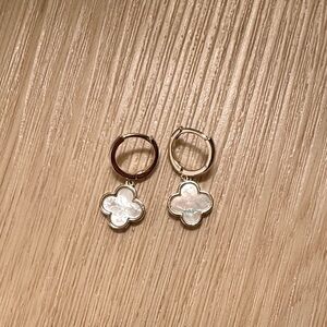 Like New, Mother of Pearl Clover Earrings